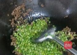 豌豆炒肉的做法图解7