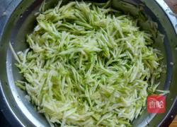 西葫芦鸡蛋虾皮饺子的做法图解4