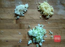 西葫芦鸡蛋虾皮饺子的做法图解5