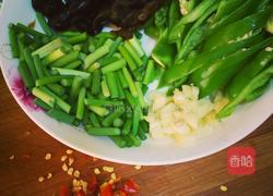 青椒炒猪肝的做法图解2