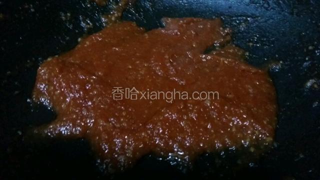 等汤汁浓稠后关火，盛入碗中。