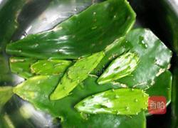 凉拌仙人掌的做法图解1