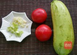 西红柿炒西葫芦片的做法图解1