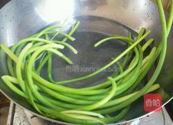 凉拌蒜苔丝的做法图解2