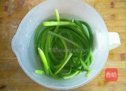 凉拌蒜苔丝的做法图解3