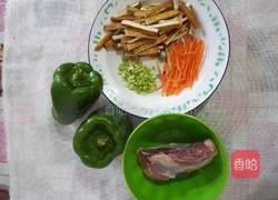 香干青椒炒肉丝的做法图解1