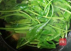 花生米拌菠菜的做法图解2
