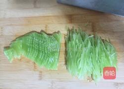 凉拌青笋的做法图解2