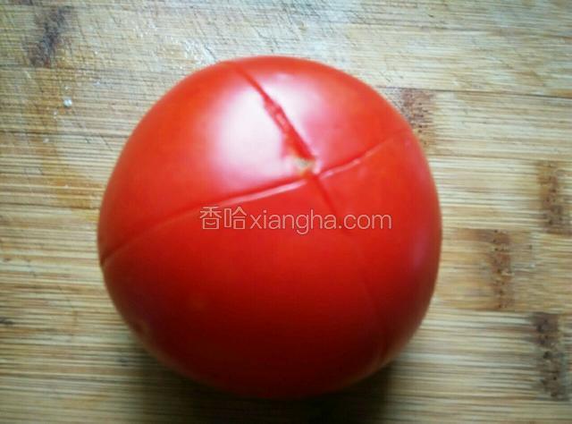 两红椒切个十字花刀