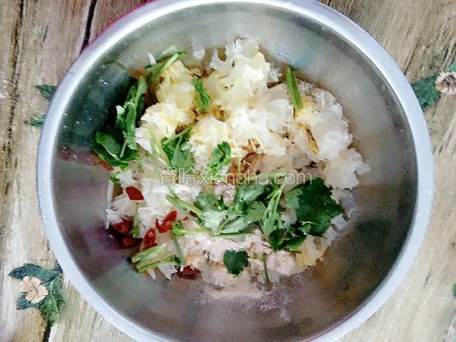 撒入香菜段