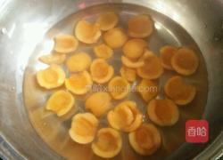 冰糖枇杷的做法图解2