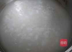 胡萝卜瘦肉粥的做法图解1