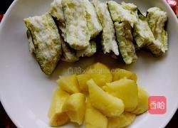 东北版土豆炖茄子的做法图解2