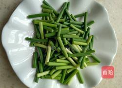 蒜苔炒黑木耳的做法图解1