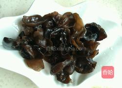 蒜苔炒黑木耳的做法图解2
