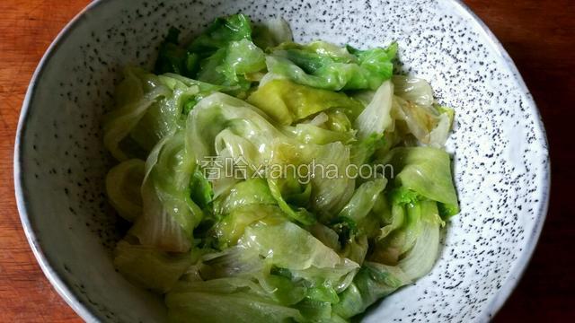 盛入碗中作垫菜。