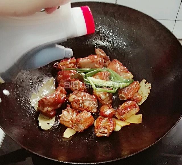 下少许酱油。