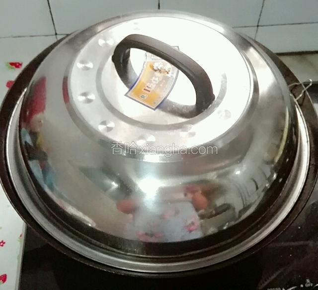 盖上盖煮三十分钟。