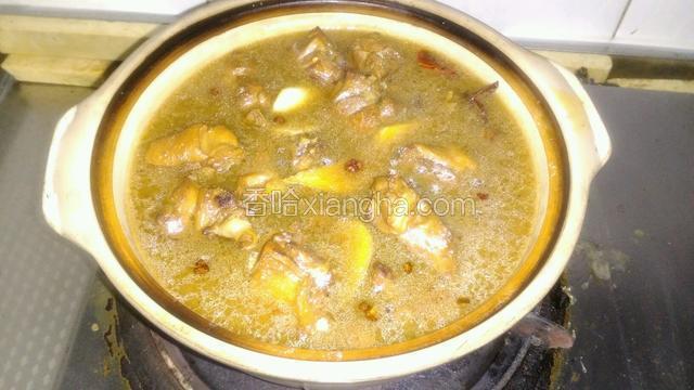 烧开后到入砂锅炖制