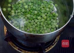 西红柿炒鸡蛋豌豆的做法图解2