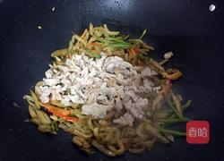 榨菜炒肉丝的做法图解6