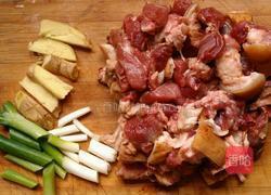 香辣肘子的做法图解2