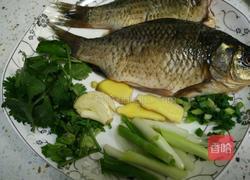 养生鲫鱼汤的做法图解1