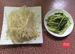 金针菇拌黄瓜的做法图解2