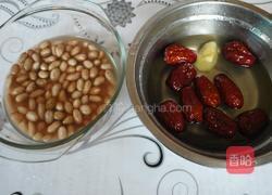 花生炖猪脚的做法图解1