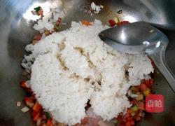 菠萝鸡肉炒饭的做法图解8