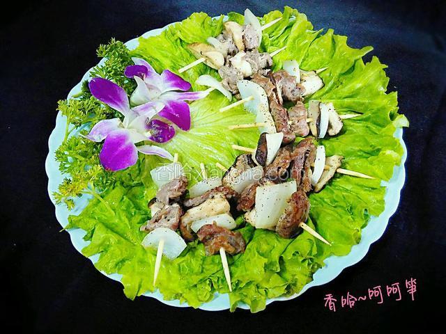 香烤牛肉串，鲜嫩多汁，滋味无限哦。