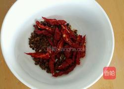 猪油手撕圆白菜的做法图解1