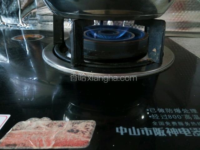小火开始炖，大约40分钟左右