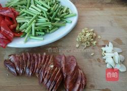 香肠炒蒜苔的做法图解5