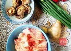 香菇鸡汤的做法图解1