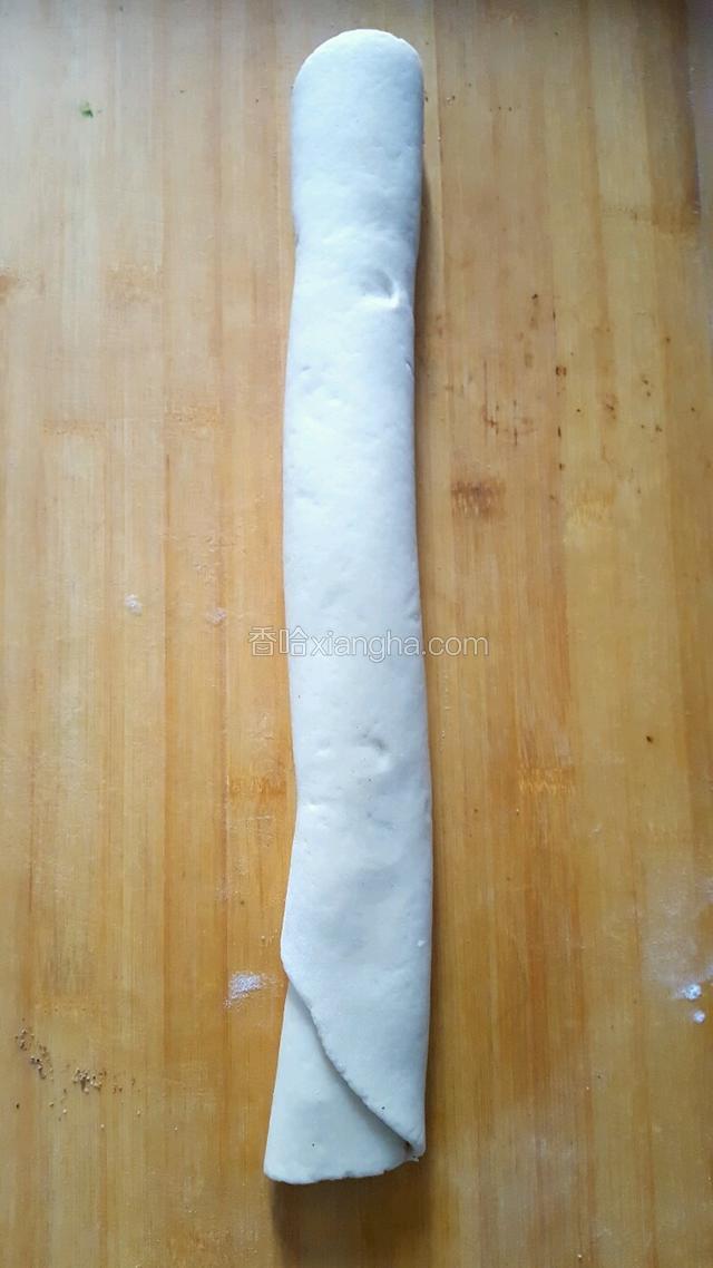 将面片从一端卷起