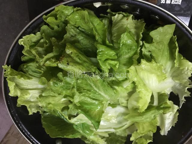 加入生菜大火翻炒