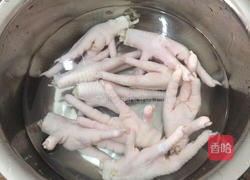 凉拌鸡脚的做法图解1