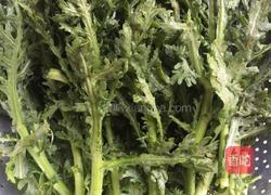 茼蒿菜炒臭豆腐的做法图解1