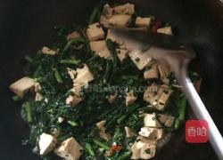 茼蒿菜炒臭豆腐的做法图解4