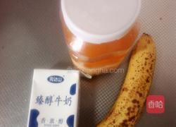 香蕉牛奶汁的做法图解1