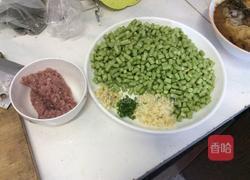 缸豆炒肉沫的做法图解1