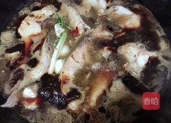 蒜瓣红烧鱼的做法图解8