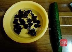 炒黄瓜木耳的做法图解1