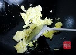 鸡蛋炒豌豆的做法图解6