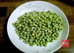 鸡蛋炒豌豆的做法图解4