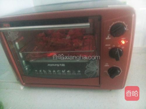 烤箱中层上下200度，15分钟