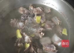 排骨芸豆炖土豆的做法图解1