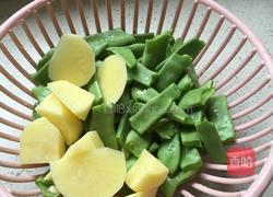 排骨芸豆炖土豆的做法图解2