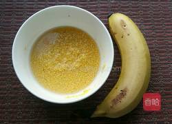 香蕉小米粥的做法图解1